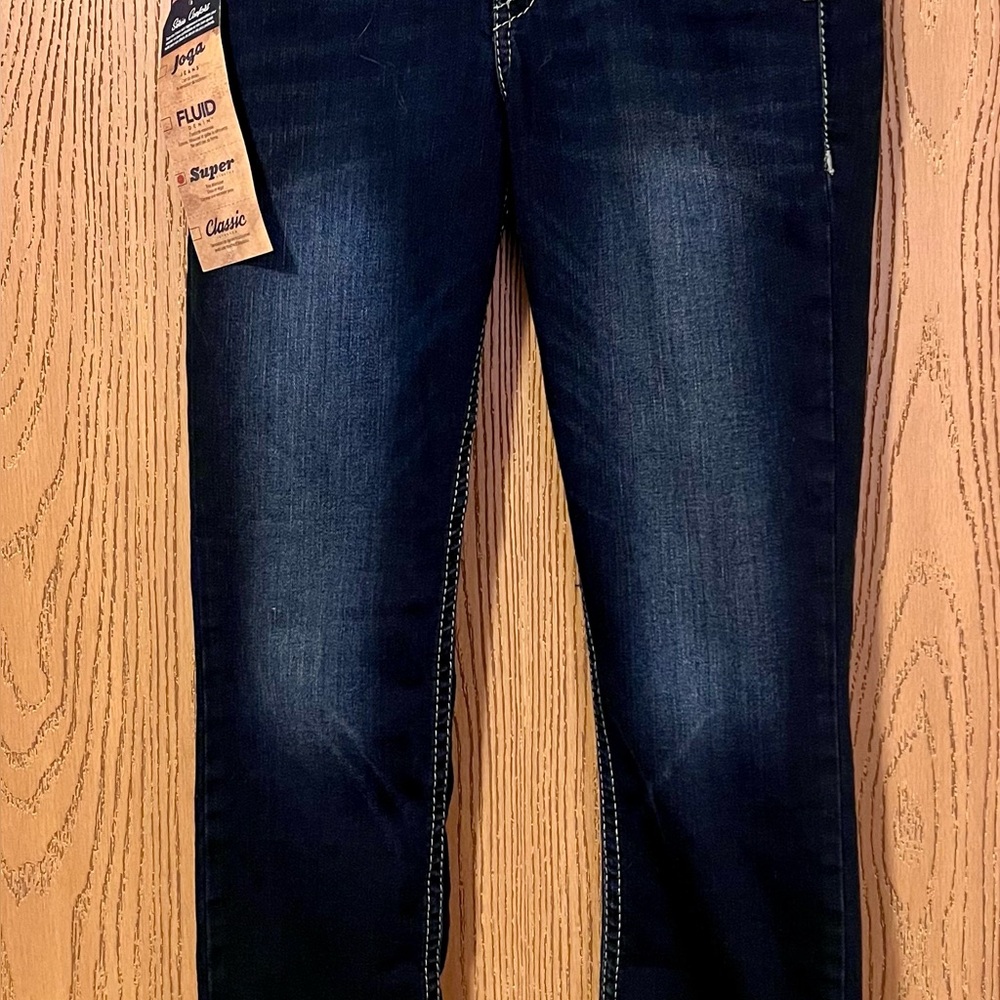 NWT Silver Jeans Co. Suki Mid Rise Curvy Capri - Size 25